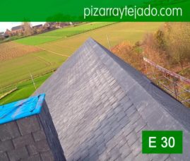 Colocación de tejado de pizarra natural en Horebeke, Bélgica. Comercialización y exportación de pizarra del Bierzo (León, Spain)