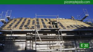 Rehabilitación de tejado de 100 años en Madrid con pizarra de calidad exportación. Madrid tejado pizarra.