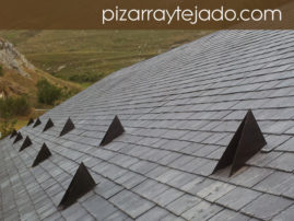 Foto de cubierta de pizarra en vivienda de alta montaña (León).