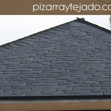 Foto de pizarra E 10 M para cubierta. Detalles de limatesas ejecutadas en pizarra natural.