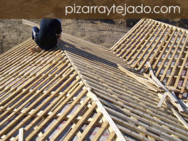Fotografía de ejecución de tejado de pizarra. Rastrelado doble.