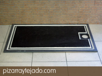 Elegante plato de ducha rectangular de pizarra natural. Diseños personalizados.