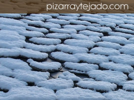 Nieve sobre cubierta de pizarra natural de León.