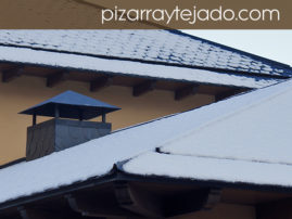 Tejados de pizarra sin canalones.