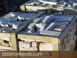 Pallets de cuarcita decorativa para fachadas. Cuarcita de origen nacional muy brillante.