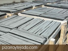 Pizarra de León. Grosor 10 mm. Formato regular.