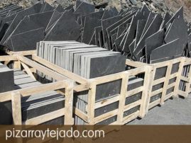 Plaqueta de pizarra natural para suelos, fachadas y revestimientos. Formatos standard y personalizados. Acabado rústico (sin calibrar) para exteriores. Cantera en León.