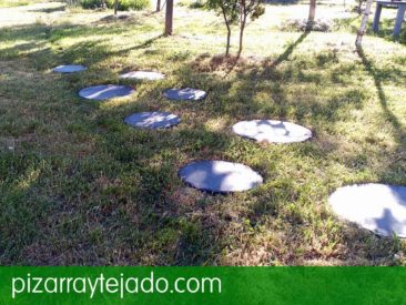 Paso japonés de piedra de pizarra natural.