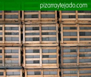 Pallets de pissarra natural per cobertes. Pizarra Cataluña. Pallets de pissarra per teulades. Pissarra per aplacat exterior i interior, solado interior i exterior i paviment públic o rodat.