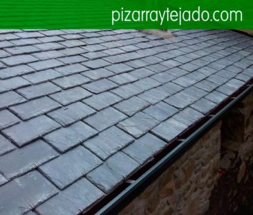 Pissarra natural per a teulades i façanes. Pissarra Girona. Pissarra natural per cobertes. Pissarra Barcelona. Pissarra roca regular, irregular i llamborda.