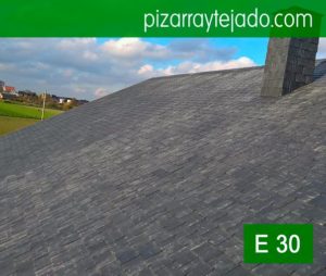 Montaje de pizarra de cubierta en Horebeke, Bélgica. Teja pizarra. Colocación de pizarra por expertos pizarristas del Bierzo (León, Spain).