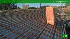 Colocación de triple rastrel en tejado de pizarra en Madrid. Cubierta pizarra Madrid.