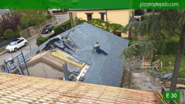 Ejecución de tejado de pizarra en Madrid. Venta de pizarra en Madrid. Pizarra para tejado Madrid 50x25. Origen cantera en El Bierzo.