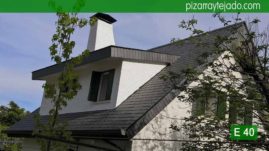 Detalle de remates de pizarra en tejado de pizarra en la Sierra de Madrid (Cerceda, Moralzarzal). Pizarra E40 Alta Montaña. Pizarra del Bierzo (León).