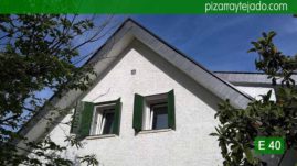 Elegantes remates de pizarra natural en tejado de la Sierra de Madrid (Cerceda, Moralzarzal). Pizarra E40 Alta Montaña.