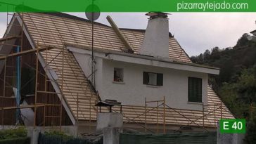 Rastrelado doble para colocación de pizarra en cubierta Madrid. Cerceda (Moralzarzal). Tejado alpino. Bonita cubierta pizarra natural en Madrid (Cerceda, Moralzarzal). Pizarra E40 Alta Montaña. Pizarra del Bierzo (León).