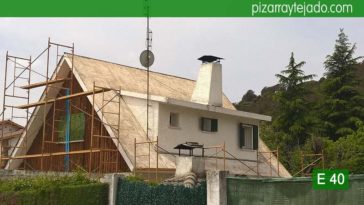 Tejado de pizarra en Madrid. Cerceda (Moralzarzal). Inicio de obras de colocación de aislamiento y cubierta de pizarra.