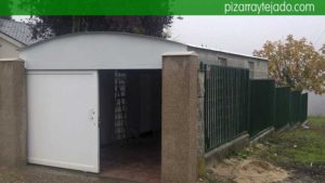 Desde la calle, acceso a la cochera. Reformas rehabilitaciones León.