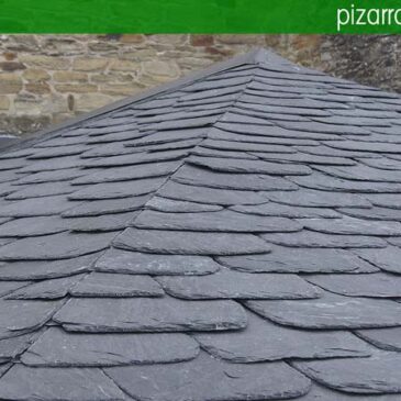 Colocación pizarra rústica. Arista francesa. Colocadores del Bierzo León. Construcción de alero de pizarra de gran formato. Precio pizarra tejado.