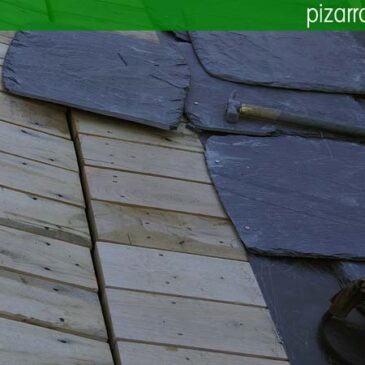 Detalle de la dificultad de colocación de pizarra granel para tejados de doble pendiente. Pizarra para tejados precios.