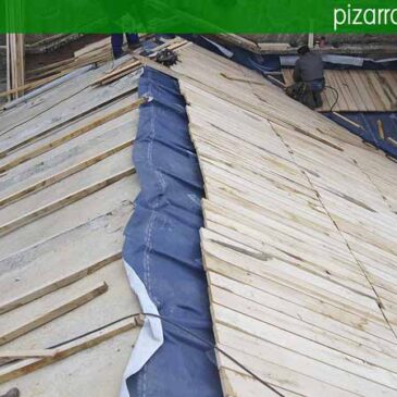 Detalles de la calidad del montaje de la madera soporte de pizarra natural. Empresa colocación pizarra.