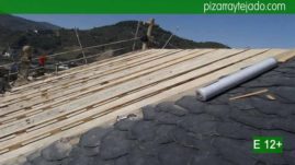 Levante de pizarra para colocación de pizarra granel para cubierta. Colocador de pizarra.