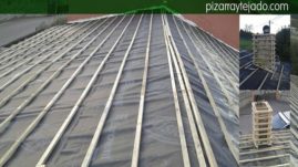 Colocación membrana impermeable entre rastreles verticales (ocultos) y horizontales (vistos). Aplomado y refuerzo de chimenea para forrarla de pizarra.