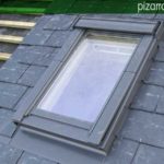 Colocación de ventanas de techo Velux en cubiertas de pizarra.