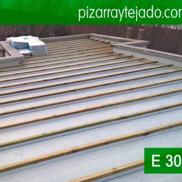 Colocación del rastrel vertical para la colocación de pizarra en tejado. Slate roofing. Ardoise. Ardosia. Schiefer.