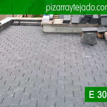La colocación de la pizarra negra E30 se realiza con puntas inoxidables para pizarra. Labores de remate de tejado de pizarra. Schiefer. Slate. Ardoise. Ardosia.