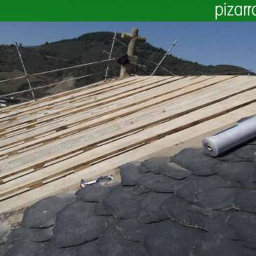 Levante de pizarra para colocación de pizarra granel para cubierta. Colocador de pizarra.